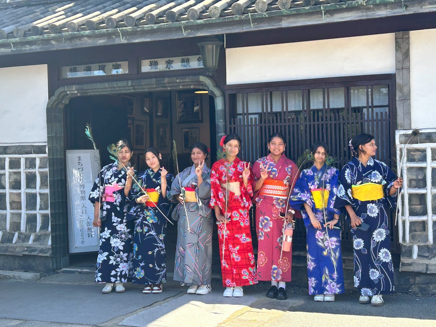 浴衣の学生たち