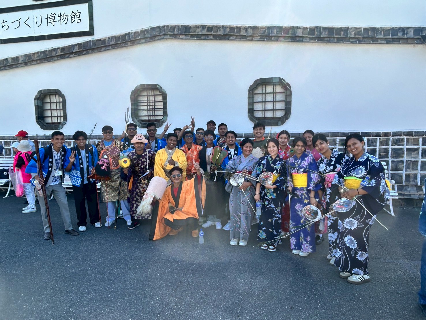福山ばら祭に参加した学生たち